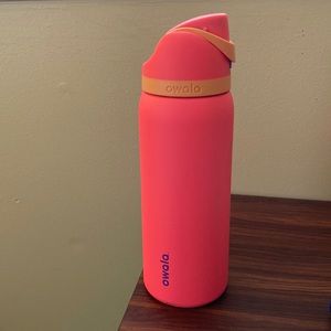 Owala 32oz Free Sip Water Bottle
